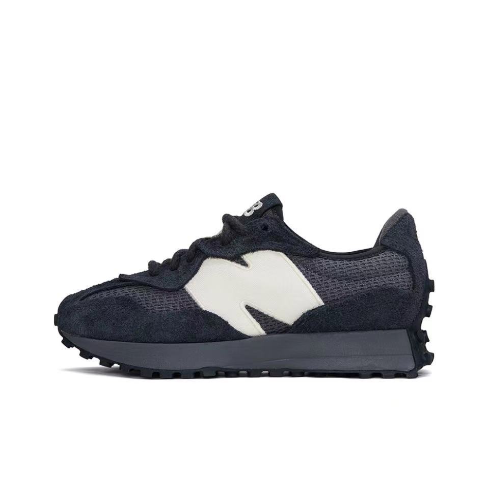 New Balance 327 U327WVE Sneakers in Navy and Off-White