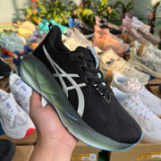 ASICS Novablast 5 LE Black Silver Running Shoes
