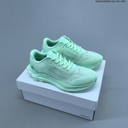 Alo Yoga Alo Runner Low-Top Sneakers in Mint Green