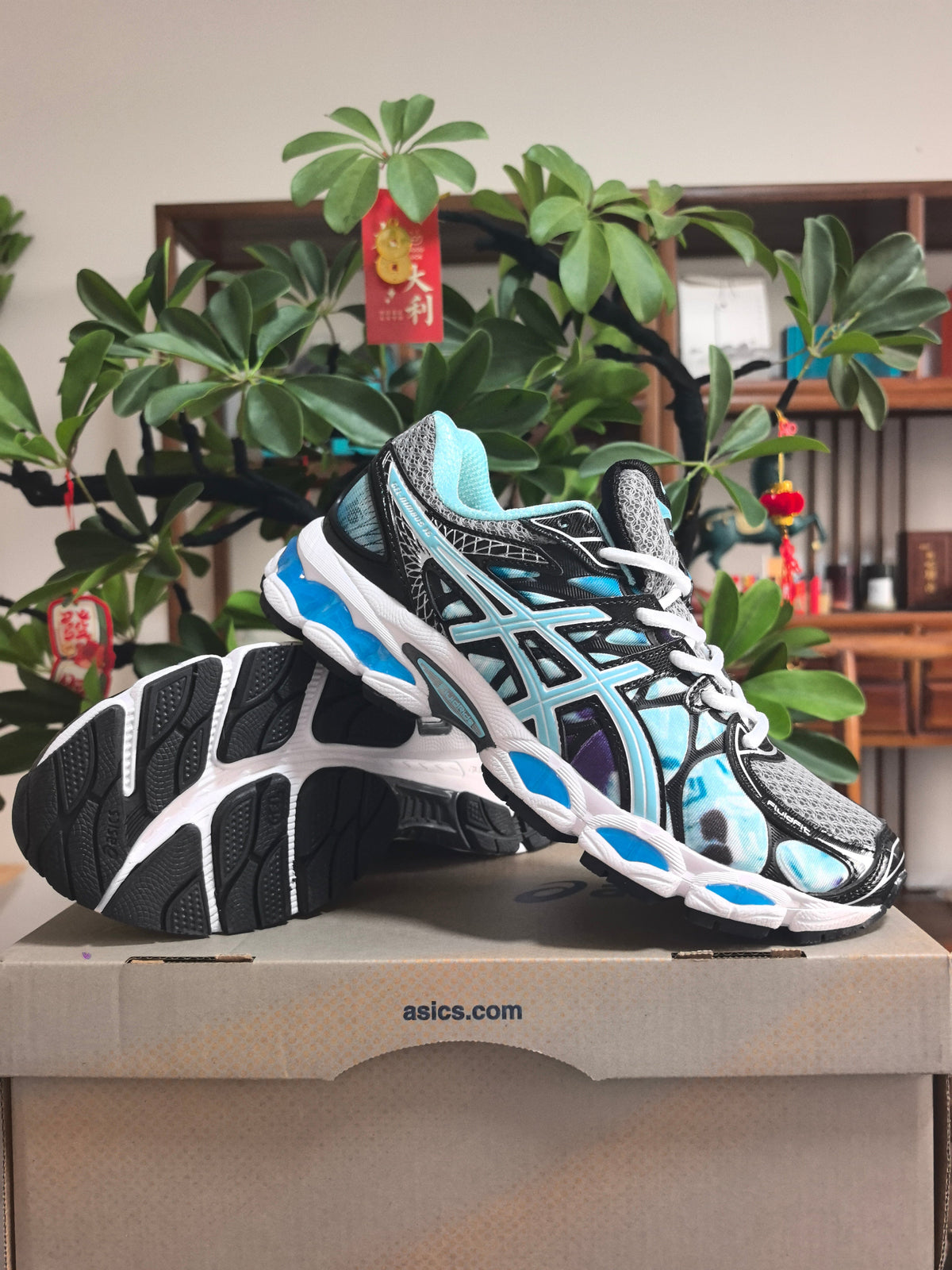 ASICS GEL-NIMBUS 16 Sneakers in Black, Gray and Ice Blue
