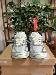 ASICS GEL-Cumulus 16 Sneakers in Grey and White