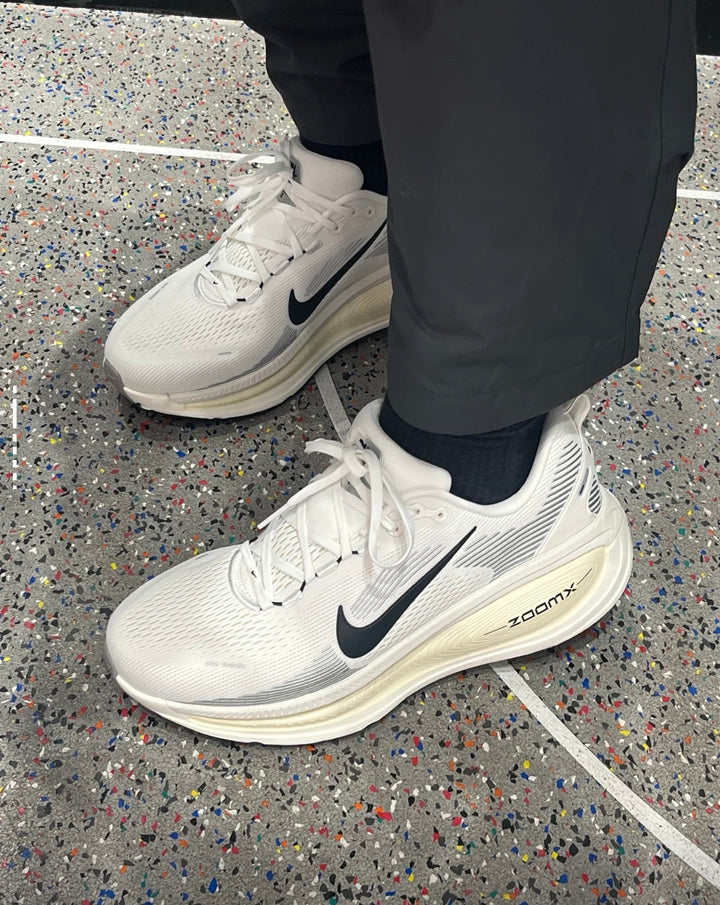 Nike Vomero 18 Running Shoes HM6803-101, Beige