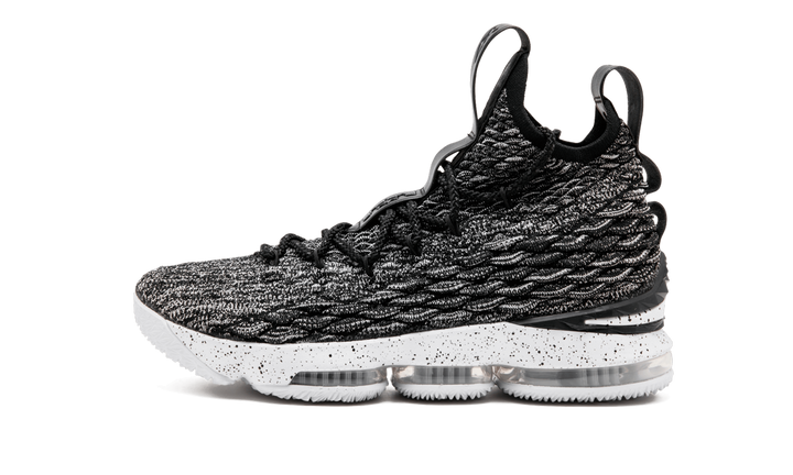 Lebron XV "Black" 897648 002