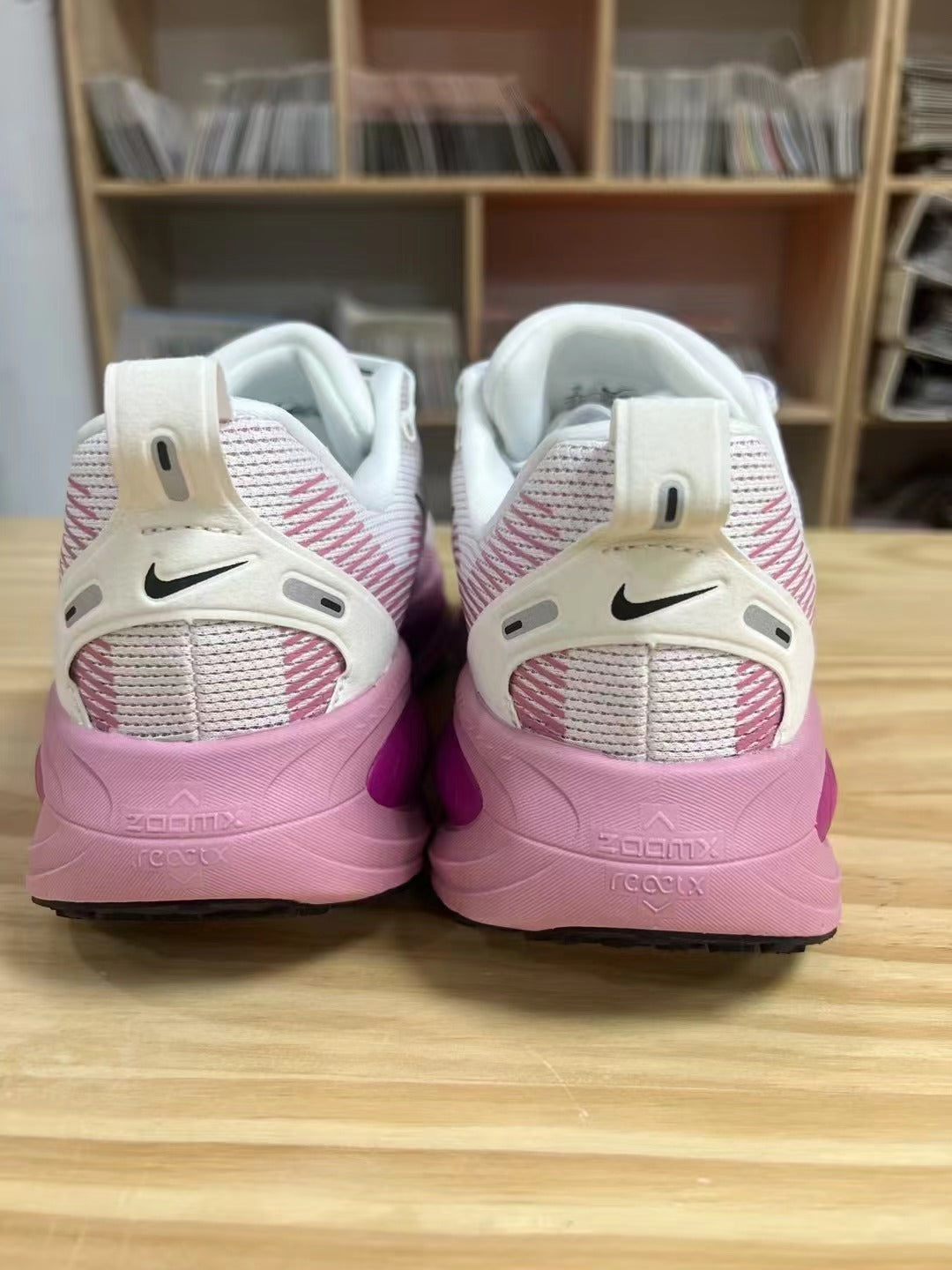 Nike Vomero 18 Running Shoes White Pink