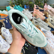ASICS NOVABLAST 5 LE Running Shoes White Orange