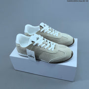 Alo Sunset Sneakers in Suede-Look Low-Top Style