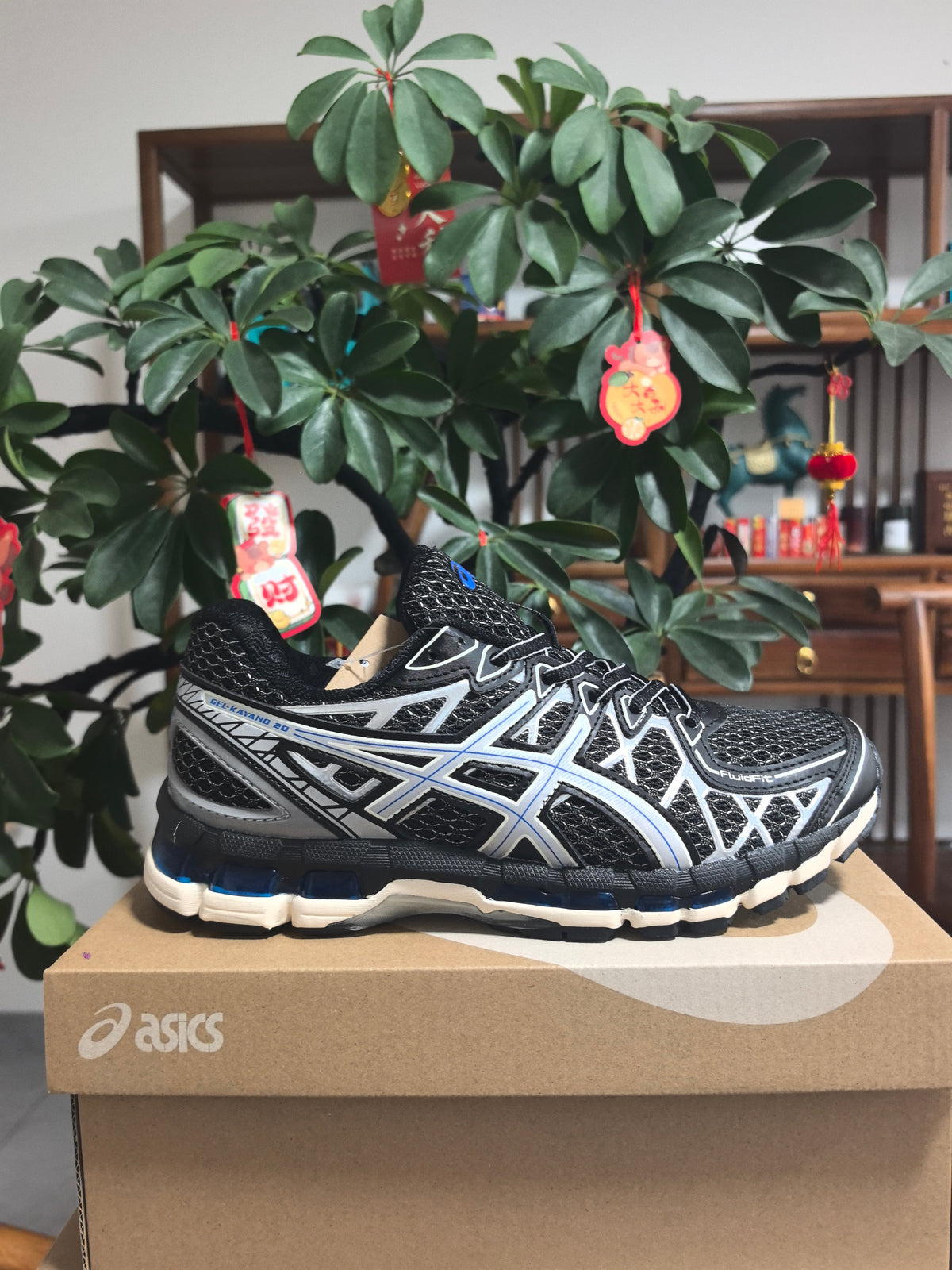 ASICS GEL-KAYANO 20 Black Silver Blue Sneakers