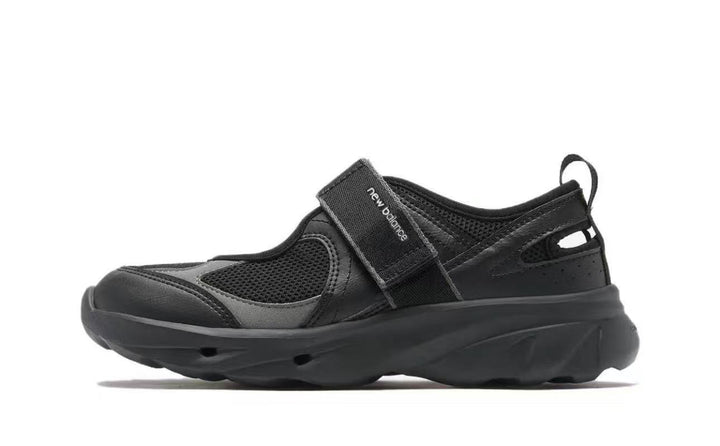 New Balance SD2202BK Black Strap Sneakers
