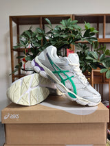 ASICS GEL-Cumulus 16 Sneakers in Grey and White