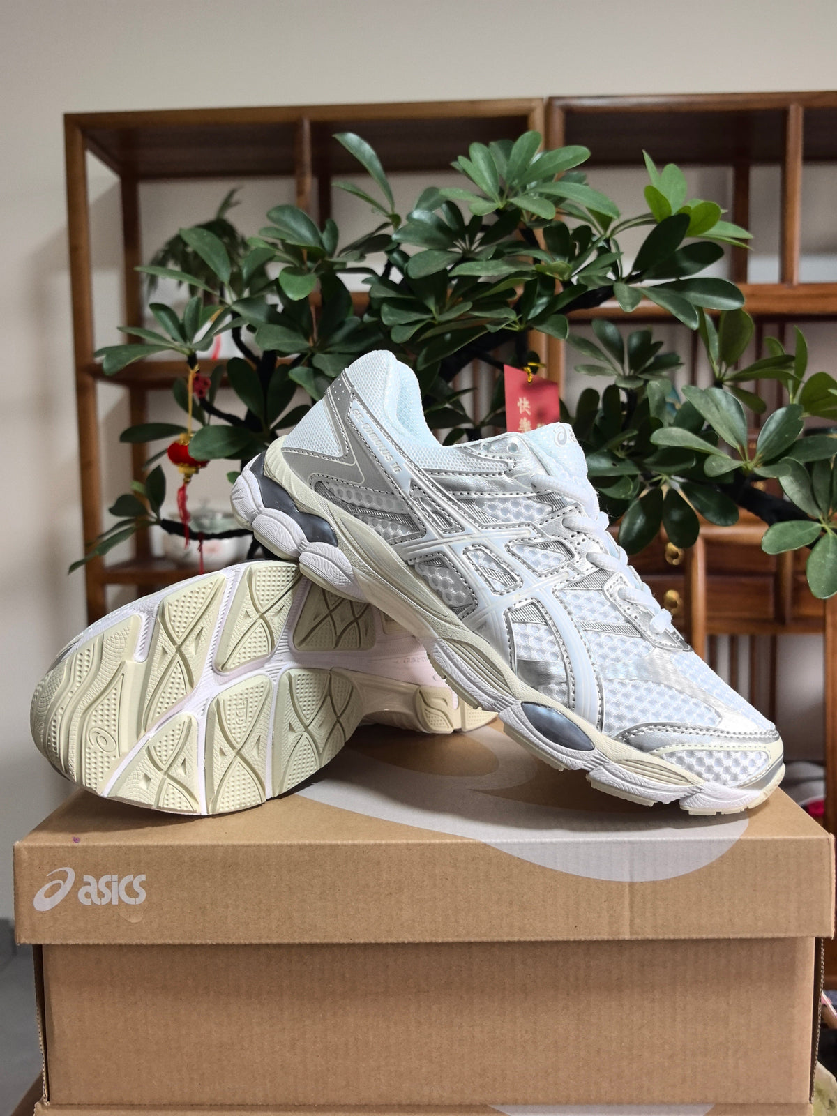 ASICS GEL-Cumulus 16 White and Grey Sneakers