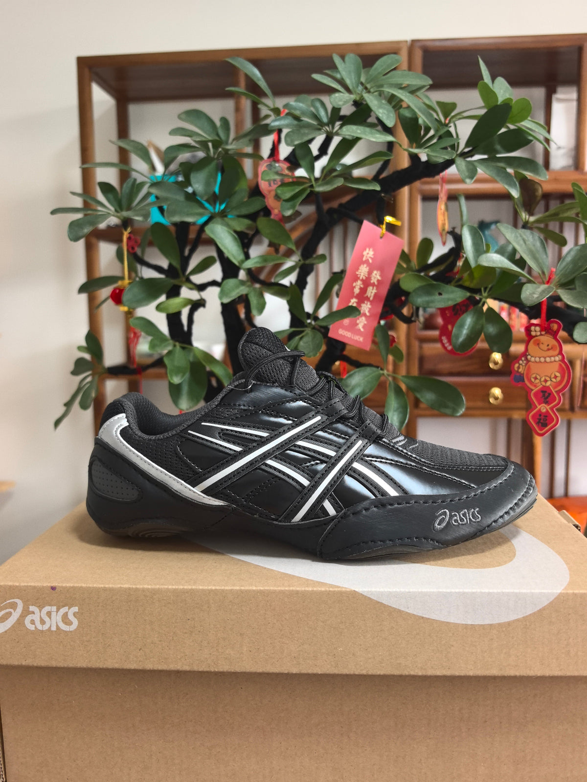 ASICS F1 Black and White Sneakers