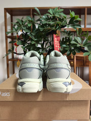 ASICS GEL-Cumulus 16 Sneakers in Gray and Fluorescent Green