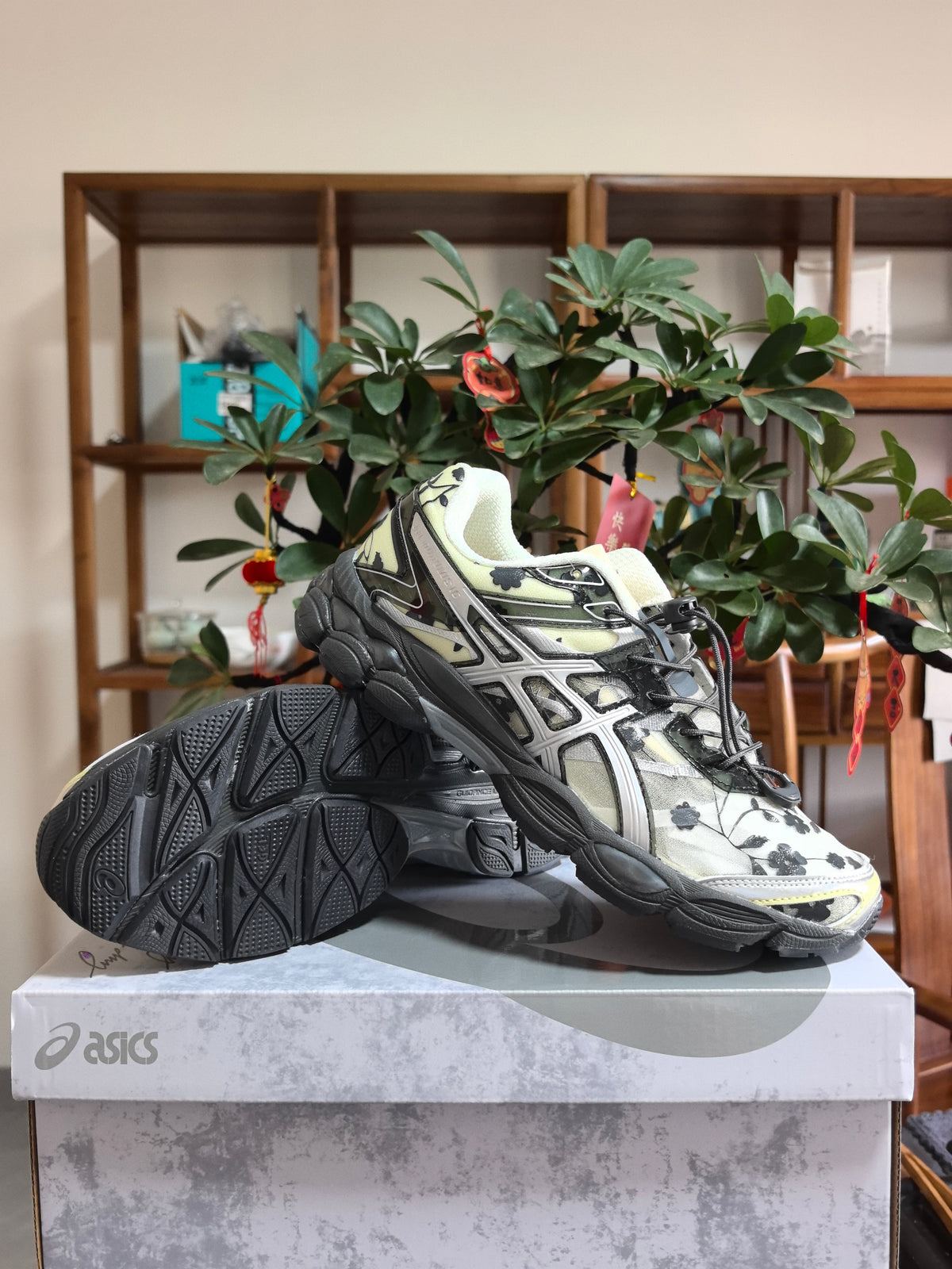 ASICS GEL-Quantum 360 B2 Sneakers in Cream and Black