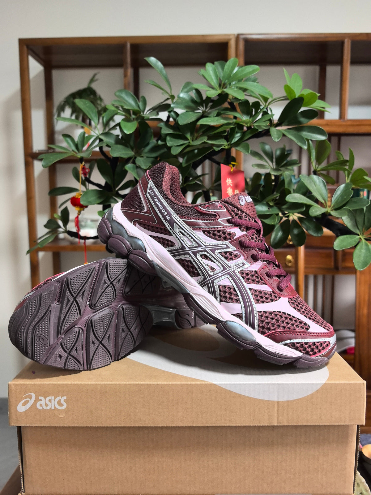 ASICS GEL-Cumulus 16 Sneakers in Sunset Red