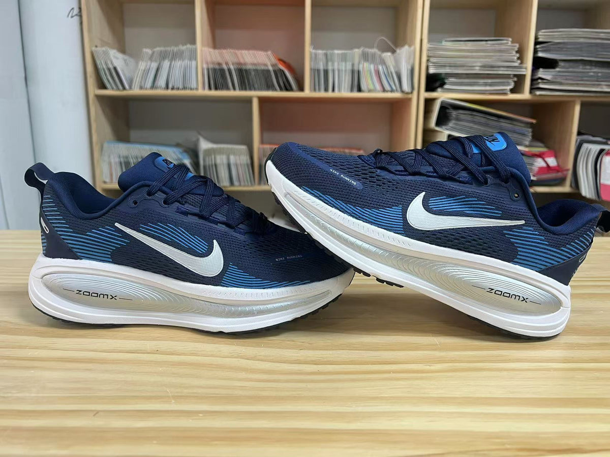 Nike Vomero 18 Running Shoes in Navy and Blue