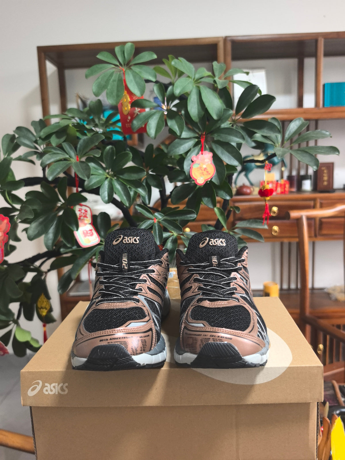 ASICS GEL-KAYANO 20 Black and Pale Pink Sneakers