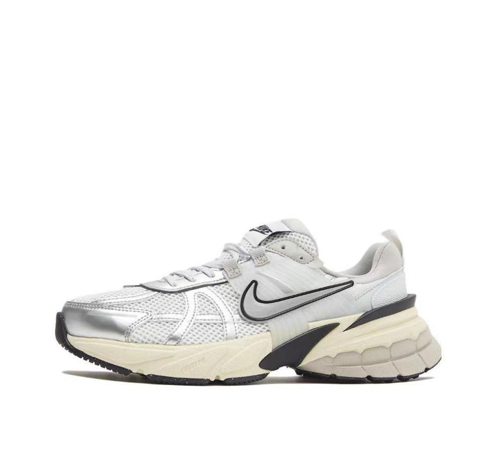 Nike FD0736-100 White Sneakers