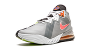 LeBron 18 Low "Bugs vs Marvin" CV7562 005
