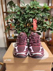 ASICS GEL-Cumulus 16 Sneakers in Sunset Red
