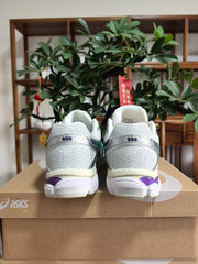ASICS GEL-Cumulus 16 Sneakers in Grey and White