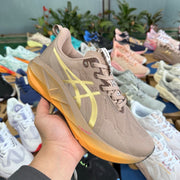 ASICS NOVABLAST 5 LE Brown Running Shoes