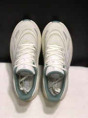 HOKA Arahi 8 Running Shoes in Cream and Sage