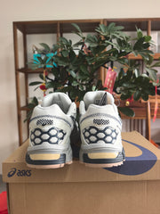 K11 Light Gray Low-Top Sneakers