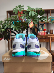 ASICS GEL-NIMBUS 16 Sneakers in Blue and Purple