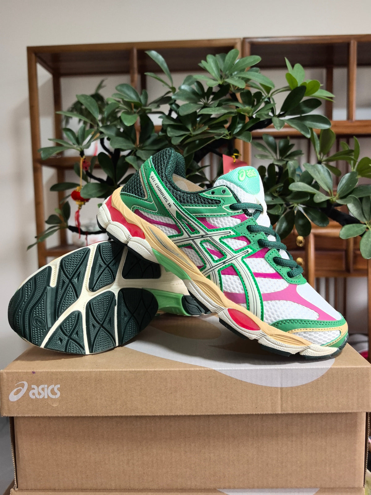 ASICS GEL-Cumulus 16 Green and White Sneakers