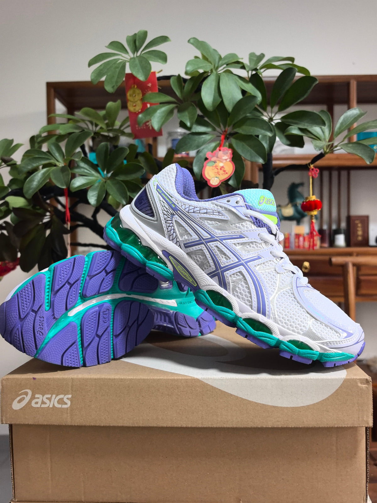 ASICS GEL-NIMBUS 16 Sneakers in Blue and Purple